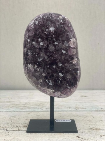 012 paarse amethist op pin brazilie nr 012 1