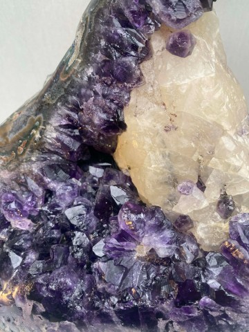 023 paarse amethist met calcietkristal uruguay nr 023 6