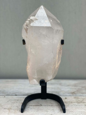 028 bergkristal op standaard arkansas nr 028 1