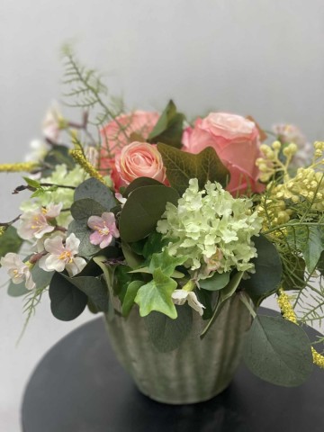 111 bloemstuk zijden rozen en viburnum nr 111 1