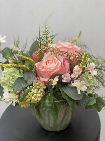 112 bloemstuk zijden rozen en viburnum nr 112 1