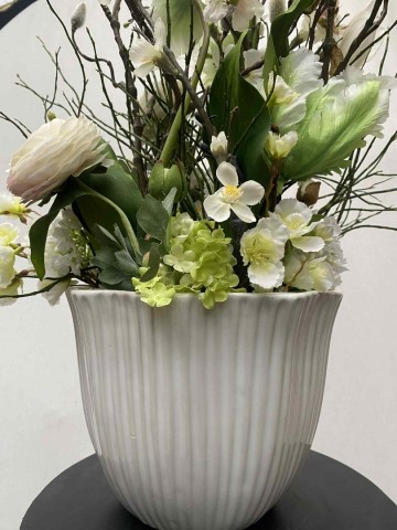 114 bloemstuk zijden ranonkel en magnolia nr 114 4