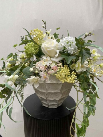 115 bloemstuk zijden rozen en voorjaarsbloemen nr 115 1