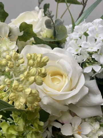 115 bloemstuk zijden rozen en voorjaarsbloemen nr 115 3