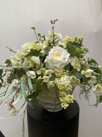 115 bloemstuk zijden rozen en voorjaarsbloemen nr 115 4