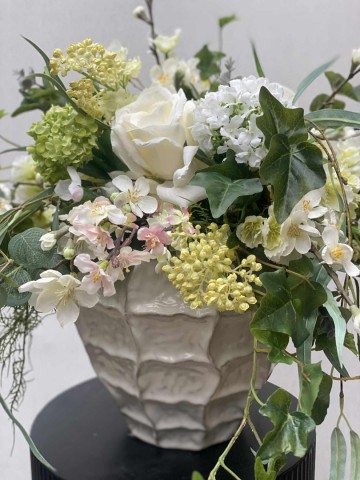 115 bloemstuk zijden rozen en voorjaarsbloemen nr 115 5