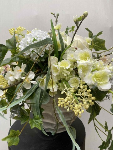 115 bloemstuk zijden rozen en voorjaarsbloemen nr 115 6