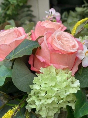 132 bloemstuk zijden rozen en prunus nr 132 5