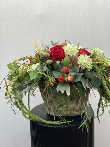 64 bloemstuk zijde rozen en viburnum nr 64 1