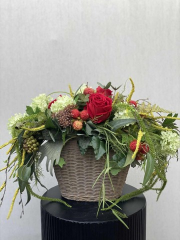 64 bloemstuk zijde rozen en viburnum nr 64 4