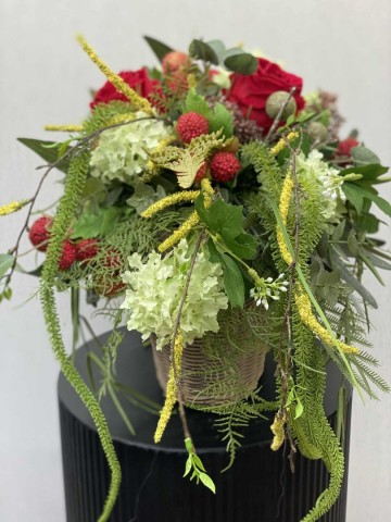 64 bloemstuk zijde rozen en viburnum nr 64 6