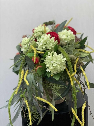 64 bloemstuk zijde rozen en viburnum nr 64 8