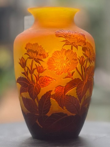 Galle art nouveau vaas fleurs frankrijk ca 1900   matthijs hazeleger   de grote tuinverbouwing   bert hazeleger 1