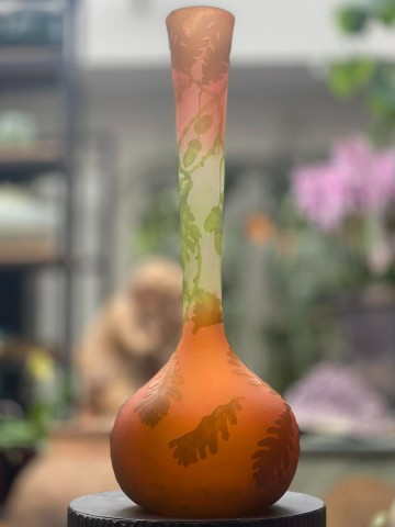 Galle art nouveau vaas glands et feuilles de chene frankrijk ca1900   matthijs hazeleger de grote tuinverbouwing   bert hazeleger 1