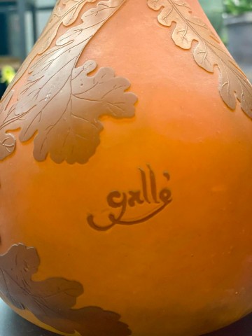 Galle art nouveau vaas glands et feuilles de chene frankrijk ca1900   matthijs hazeleger de grote tuinverbouwing   bert hazeleger 2