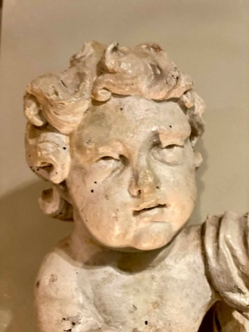 Twee houtgestoken putti lenteca 1730 1750   matthijs hazeleger   bert hazeleger   de grote tuinverbouwing 5